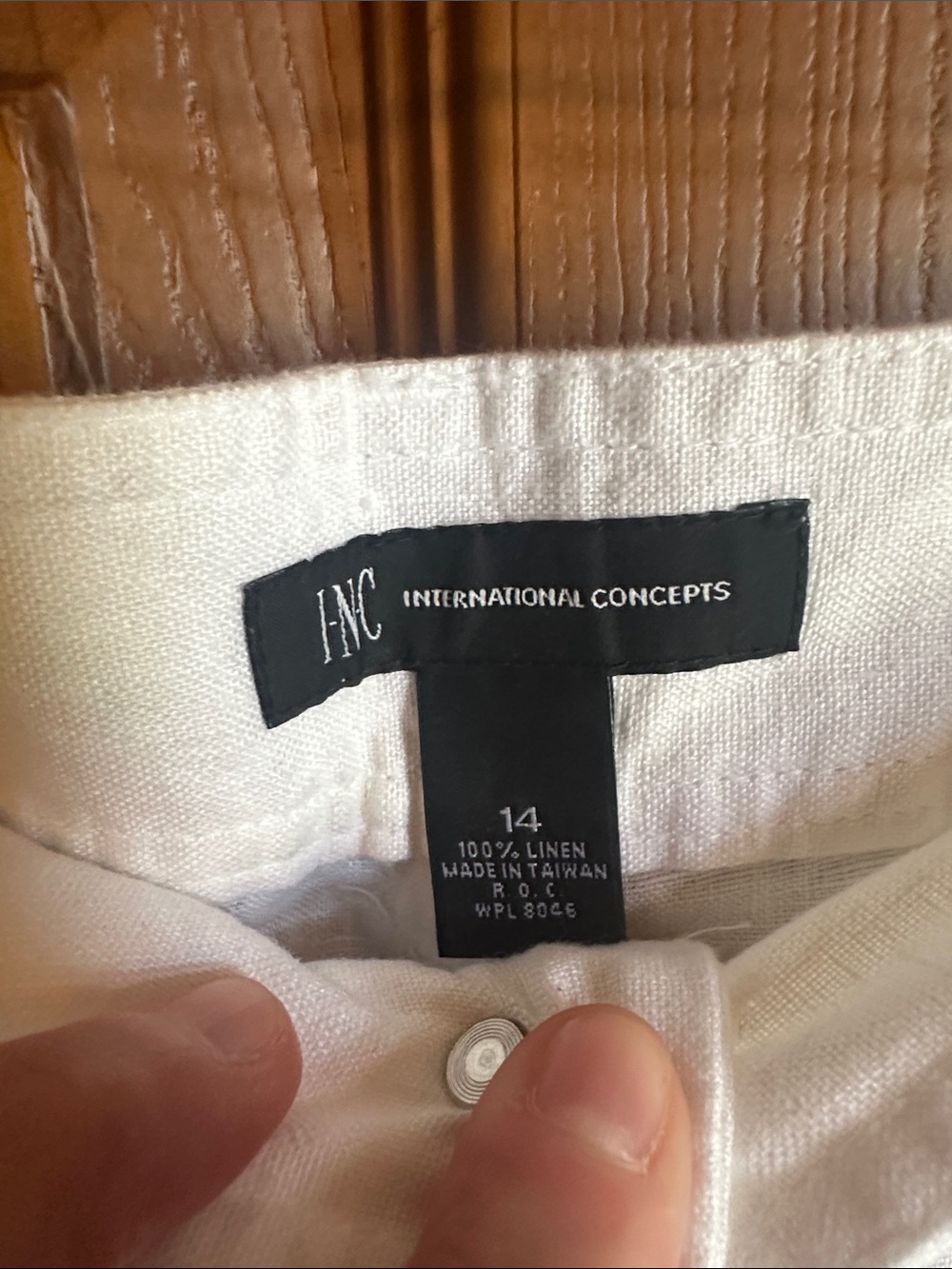 Women’s INC Cuffed White Linen Shorts With Jewel Embellishments, size 14 - Picture 2 of 6